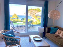 Appartement vue mer à 100m de la plage au centre de Carantec，位于卡朗泰克莫尔莱湾高尔夫附近的酒店