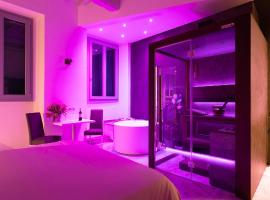 F1RST Suite Apartment & SPA，位于佛罗伦萨的带按摩浴缸的酒店