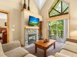 Gull Lake All-Season Getaway with Private Deck