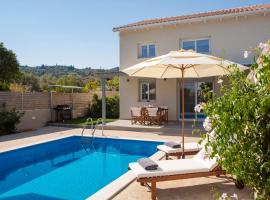 Grappolo Lefkada Villas - Villa Vertzami just 2 km from Lefkada town，位于Apolpaina的酒店