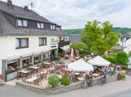 Eifel Hotel Schneider am Maar GmbH，位于沙尔肯梅伦的酒店