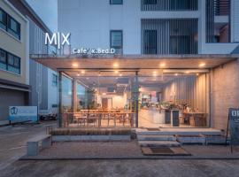 Mix cafe x Bed D，位于美索机场 - MAQ附近的酒店