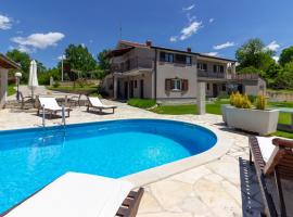 Beautiful villa Morena with private swimming pool near Poreč，位于Bašići的酒店