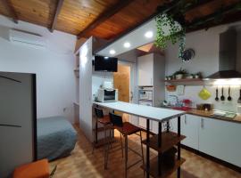 Apartamento 2, Chalet Manzano a 15" de Sevilla, a 30" del Aeropuerto de Sevilla，位于Villanueva del Ariscal的酒店