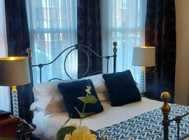 Park Dene Room only，位于惠特比的浪漫度假酒店