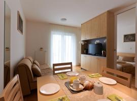 Rooms & Apartments Proteus - Postojna Cave Park，位于波斯托伊纳的酒店