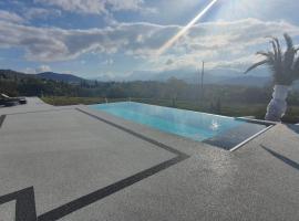 Studio ind&eacute;pendant vue magnifique et au calme，位于克雷斯的带停车场的酒店