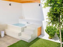 ETHOS Luxury Home - Seaview Villa with Hot-Tub!，位于伊莱恩的酒店