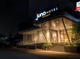 Juno Jatinegara Jakarta，位于雅加达干东墟火车站附近的酒店