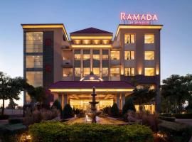 Ramada by Wyndham Varanasi Katesar，位于Chandauli的酒店