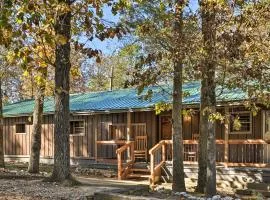 Relaxing Hochatown Cabin with Deck and Hot Tub!