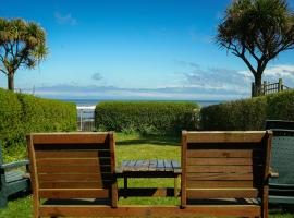 Little Oak Seafront House Donaghadee w/ Seaviews，位于Donaghadee的酒店