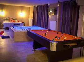 LE LOFT A BULLES (85m2 Jacuzzi Hammam Billiard Bar Douche Sauna)