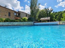 Maison de 4 chambres avec piscine partagee terrasse amenagee et wifi a Puy l'Eveque，位于Puy-lʼÉvêque的酒店