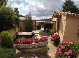 Apartamento con jardín, barbacoa y piscina en pleno Montseny Mas Romeu Turisme Rural，位于阿尔武希耶斯的酒店