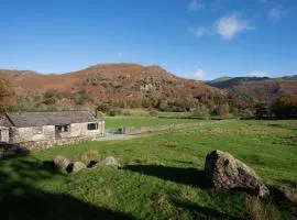 Grasmere Cottage with Stunnng Views by LetMeStay