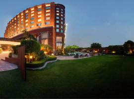 Radisson Blu MBD Hotel Noida，位于诺伊达Worlds of Wonder附近的酒店