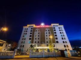 The Grand Puteri Hotel，位于瓜拉丁加奴苏丹马哈茂德机场 - TGG附近的酒店