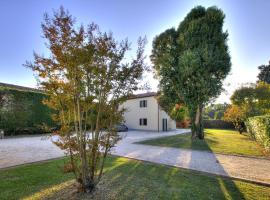 TORRE-BARBARIGA country house,3 beds,3 bath,parking，位于斯特拉的酒店