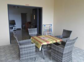 Room in Apartment - Residence La Colombe vacation Rentals，位于蒙舒瓦西的酒店