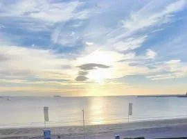 Sunrise View - Beachfront Apartment, Weymouth