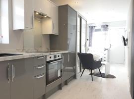 Modern Studio apartment in Newcastle upon Tyne，位于泰恩河畔纽卡斯尔City of Newcastle Golf Club附近的酒店