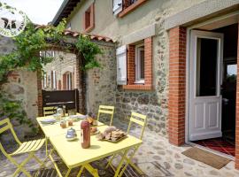Chambres d'Hôtes Ondine et Igor，位于Saint-Marcellin-en-Forez的酒店