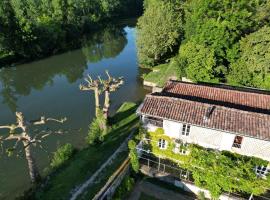 Le Gué Renard-un Balcon Sur La Charente，位于雅尔纳克的酒店