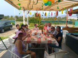RENOVADA cabaña de campo y mar RELAJATE y disfruta el OTOÑO EN FAMILIA，位于Mala的酒店