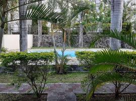 Blue Sky Villa，位于格兰贝伊Grand Baie Bazaar附近的酒店