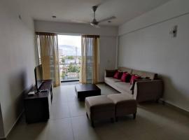 Modern apartment in close proximity to the Beach，位于科伦坡Mount Lavinia Bus Stand附近的酒店