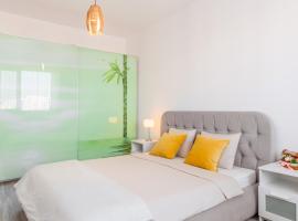 Lovely apartment with city view，位于布加勒斯特的酒店