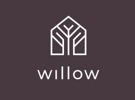 WILLOW，位于帕维洛斯塔帕维洛斯塔地方历史博物馆附近的酒店