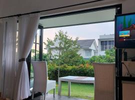 Villa Outdoor Rancamaya With Netflix, Youtube, SmartTV and Nice Backyard，位于茂物的酒店