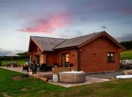 Cuddfan Lodge on a Gorgeous Private Lake