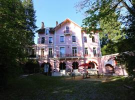 Hotel La Font Vineuse & Spa，位于Saint-Pierre-dʼArgençon的酒店