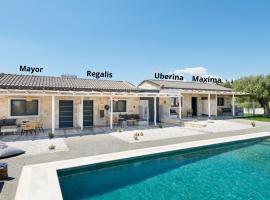 #FLH - "Four Olives" Luxury Rooms，位于阿菲托斯的海滩短租房