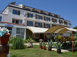 Hotel JASMINE，位于比亚拉的酒店