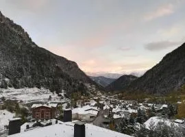 Barthe Holidays I Apartamento moderno en Arinsal 4PAX a pie de pistas, balcón con vistas y parking I Bosque