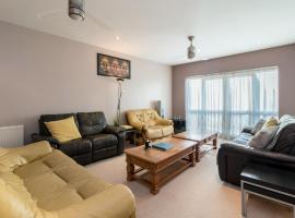 Mountsorrel House - Spacious 5bed in Leicester Ideal for Families and Contractors，位于Mountsorrel的带停车场的酒店