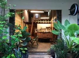 Boundary Hostel and Cafe