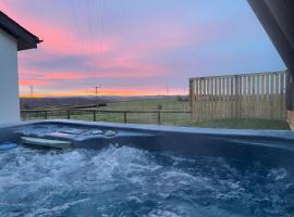 NEW! Country boutique escape . HOT TUB，位于Weare Giffard的乡村别墅