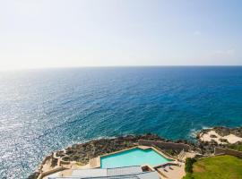 Negril Beach Front on The SOV，位于尼格瑞尔的酒店