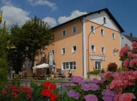 Gasthof zur Post Hotel und Parkplatz