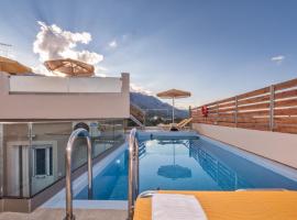 Giannis Pool Villas in Kastelos，位于Kástellos的酒店