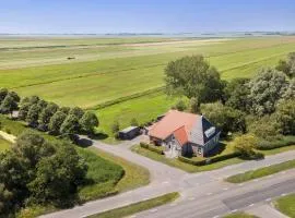 Large fully renovated farmhouse with indoor Swim spa and Sauna