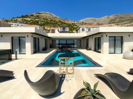 Luxury Villa G with private pool and SPA near Dubrovnik，位于Ivanica的Spa酒店