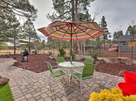Arizona Home with Patio, Fire Pit and Gas Grill，位于威廉姆斯的酒店