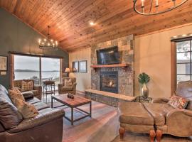 Pelican Lake Retreat with Fire Pit, Dock and Grill!，位于Breezy Point的酒店
