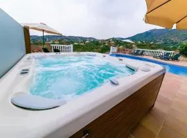 Villa With Infinity Pool Hot Tub